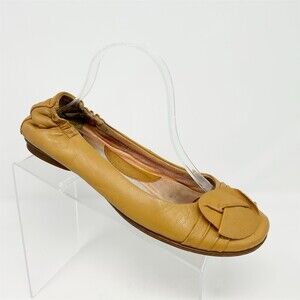 Born Ballet Flats Tan Yellow Slip-On Round Toe Rosette Bow Casual Size 10 *FLAW*